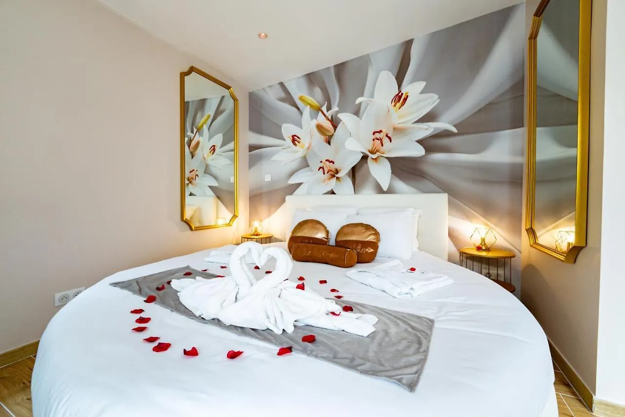Studio Romantique Jacuzzi Ou Spa Balneo Privatif Et Jardin Au Temps Des Cerises La Ciotat