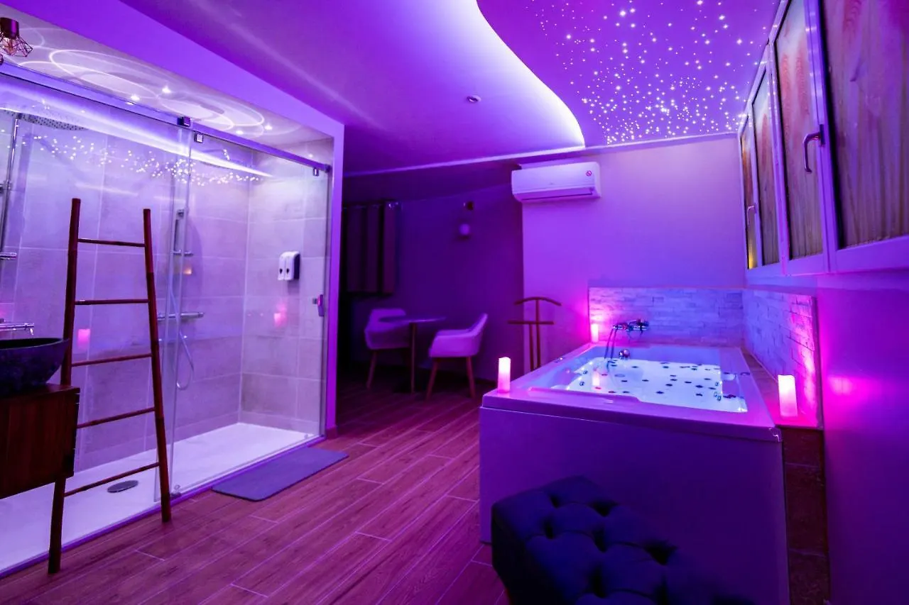 Studio Romantique Jacuzzi Ou Spa Balneo Privatif Et Jardin Au Temps Des Cerises La Ciotat