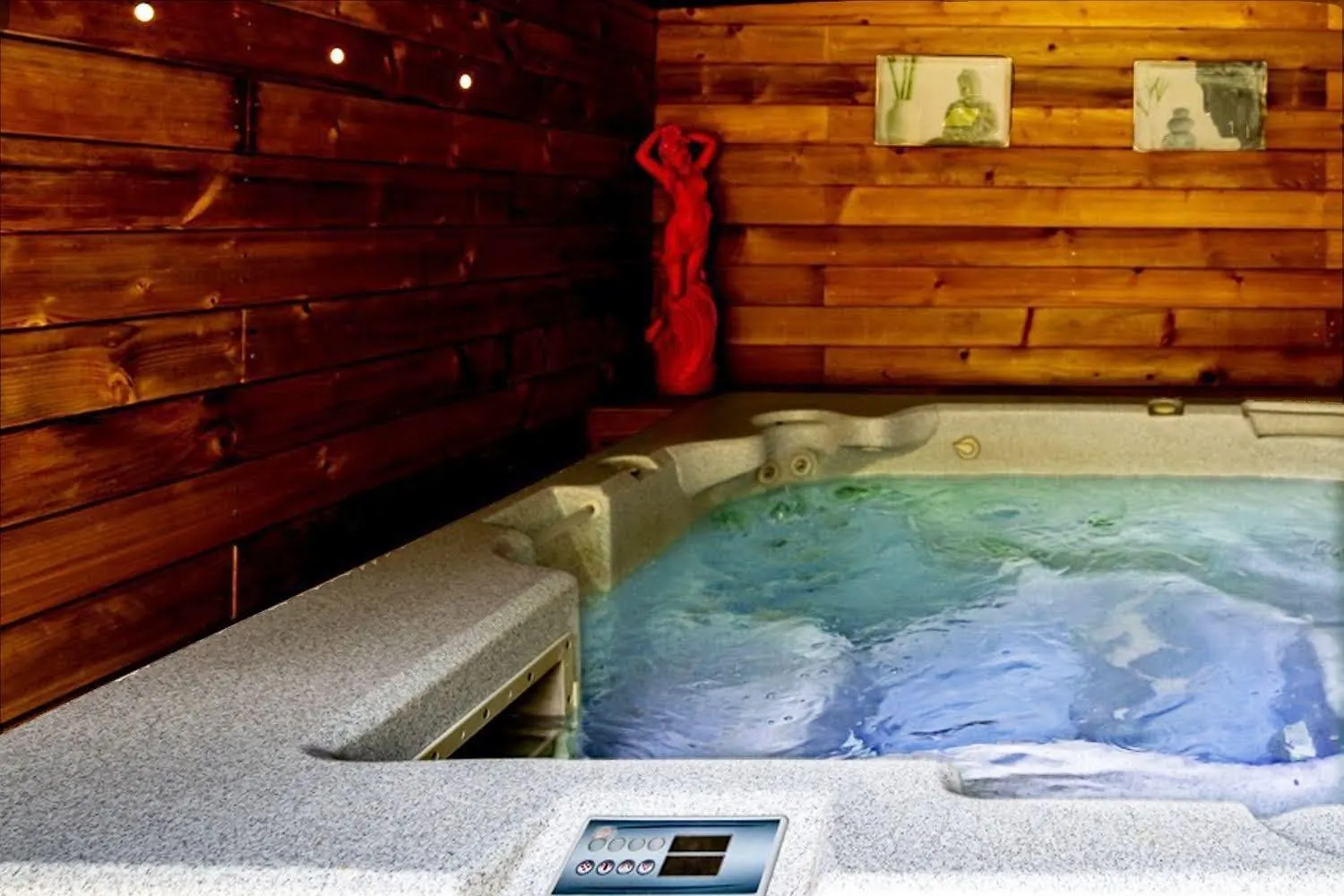 Guest house Studio Romantique Jacuzzi Ou Spa Balneo Privatif Et Jardin Au Temps Des Cerises La Ciotat France