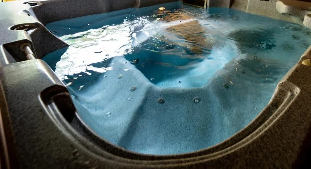 Guest house Studio Romantique Jacuzzi Ou Spa Balneo Privatif Et Jardin Au Temps Des Cerises La Ciotat